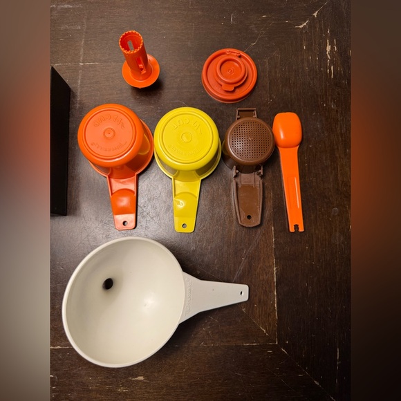 Tupperware - Picture 6 of 9